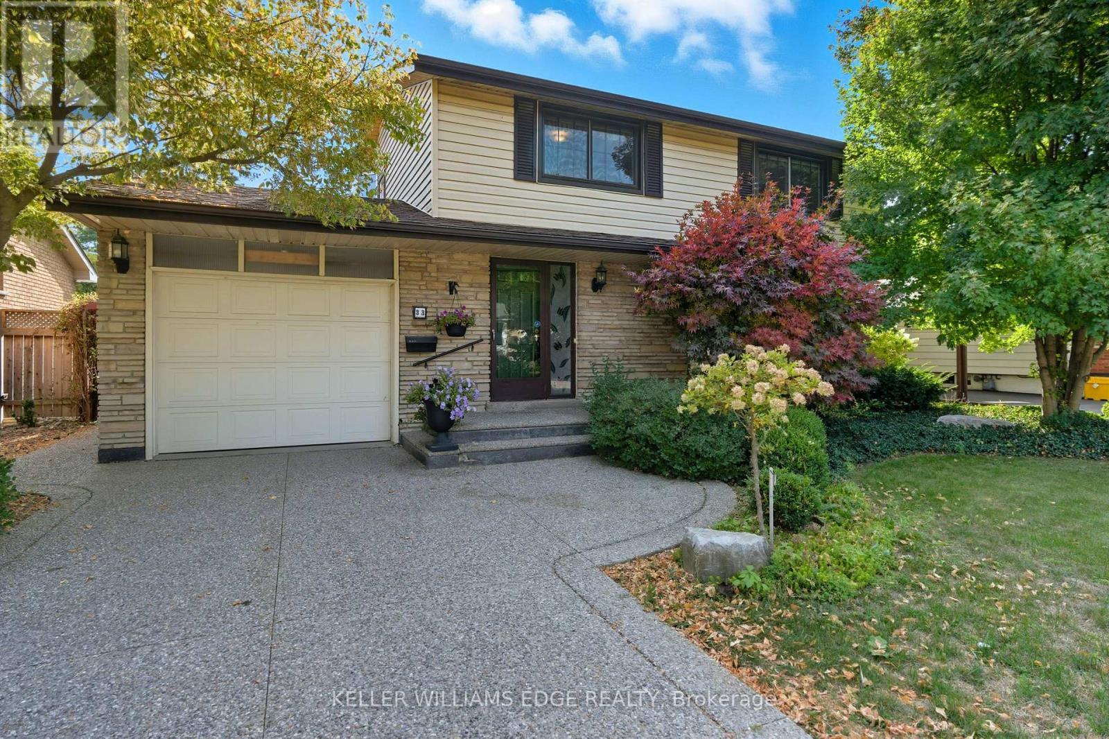 33 Goldfinch Road, Hamilton, ON - Outdoor