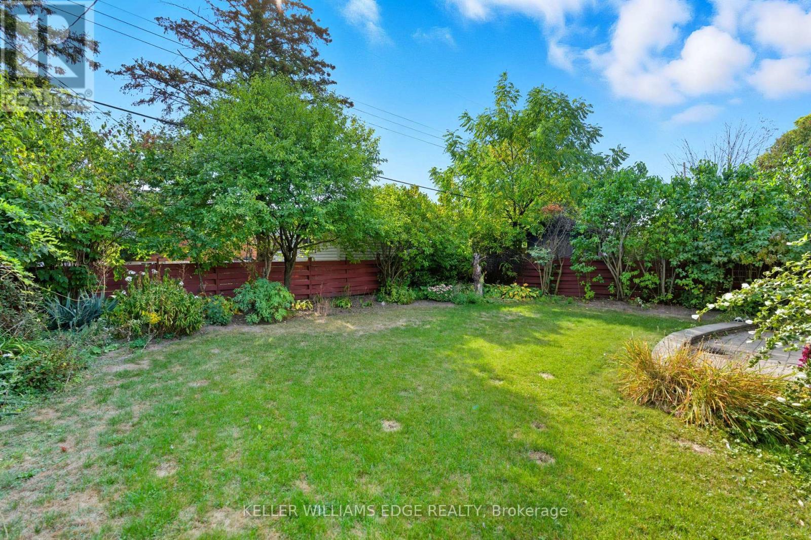 33 Goldfinch Road, Hamilton, ON - Outdoor