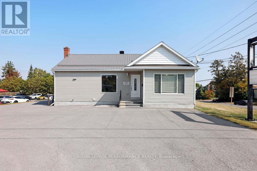 2002 Carp Road, Ottawa, ON