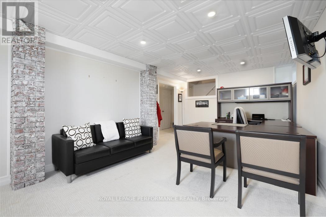 2002 Carp Road, Ottawa, ON