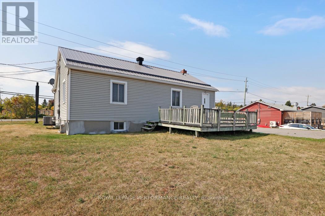 2002 Carp Road, Ottawa, ON