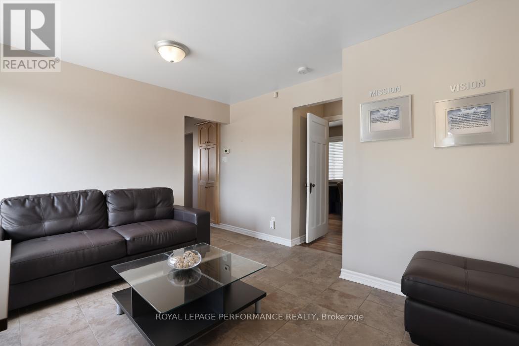 2002 Carp Road, Ottawa, ON