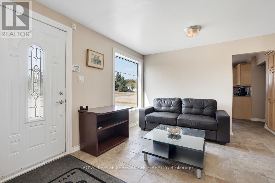 2002 Carp Road, Ottawa, ON