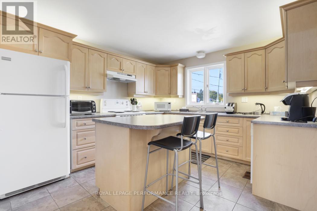 2002 Carp Road, Ottawa, ON