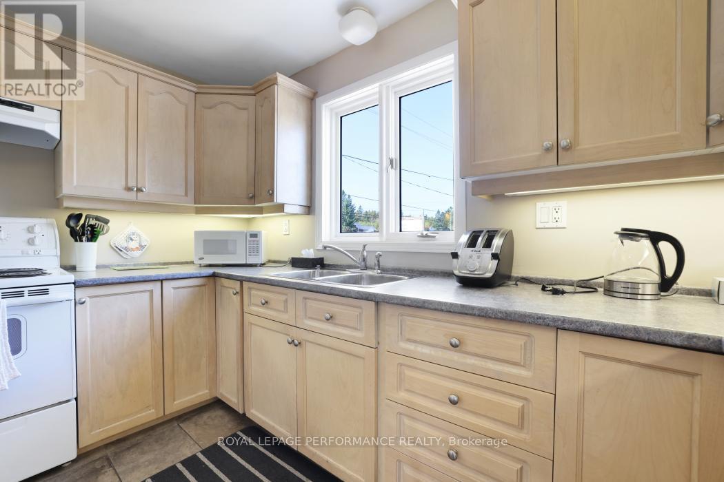 2002 Carp Road, Ottawa, ON