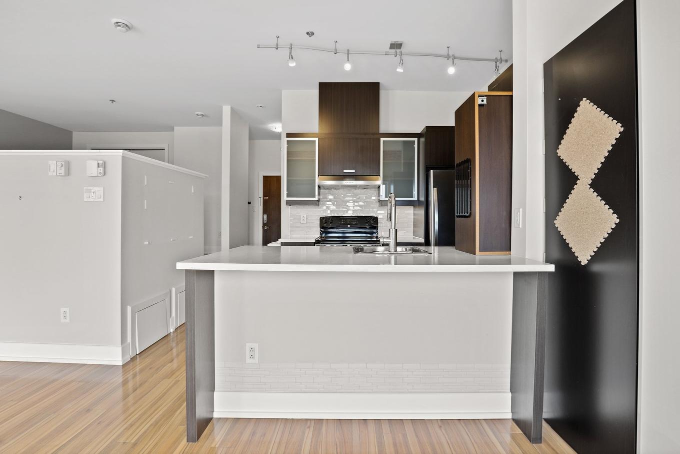 Kitchen - 414-200 Av. Du Golf, La Prairie, QC - Indoor Photo Showing Kitchen With Upgraded Kitchen