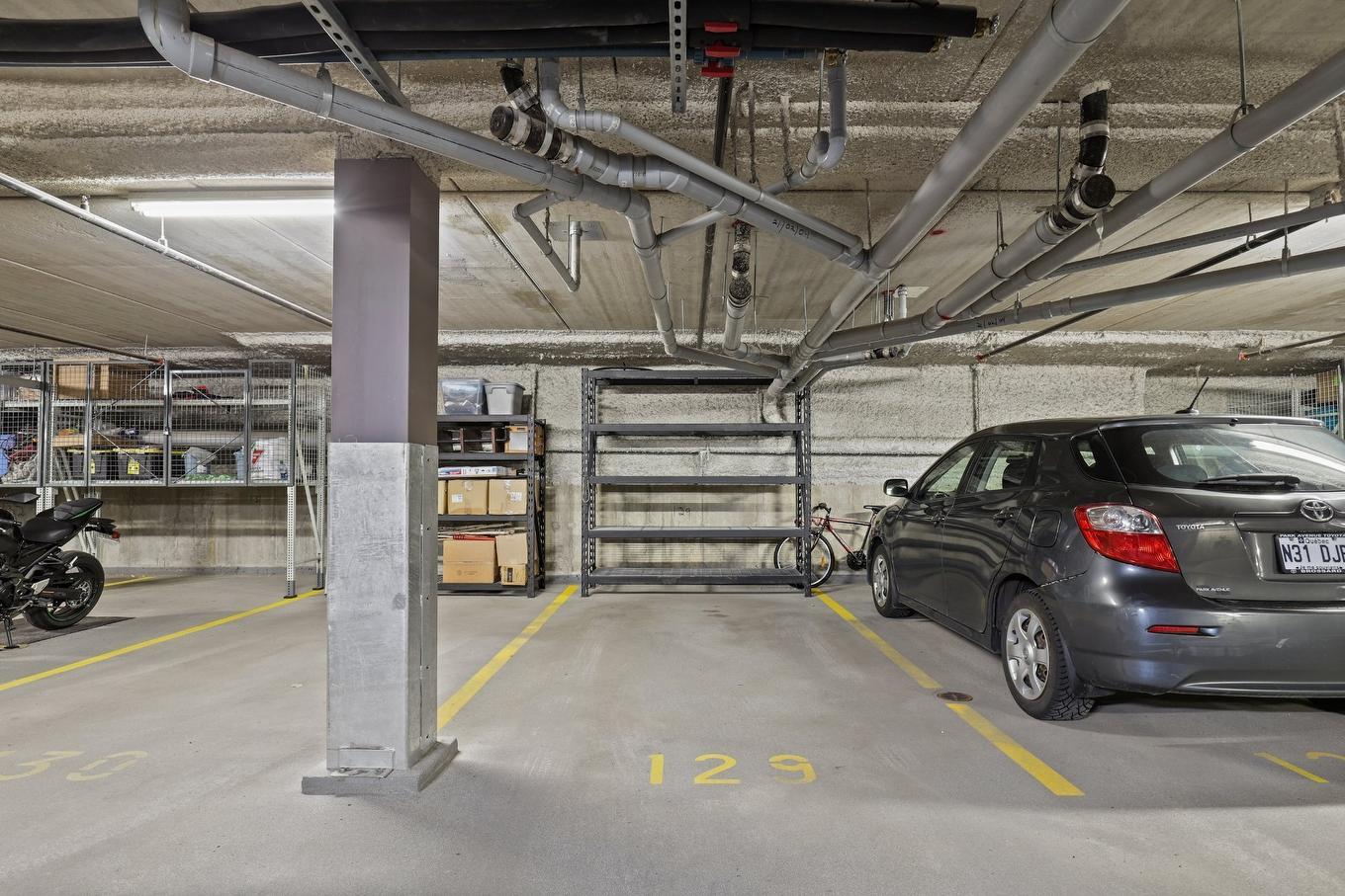 Garage - 414-200 Av. Du Golf, La Prairie, QC - Indoor Photo Showing Garage
