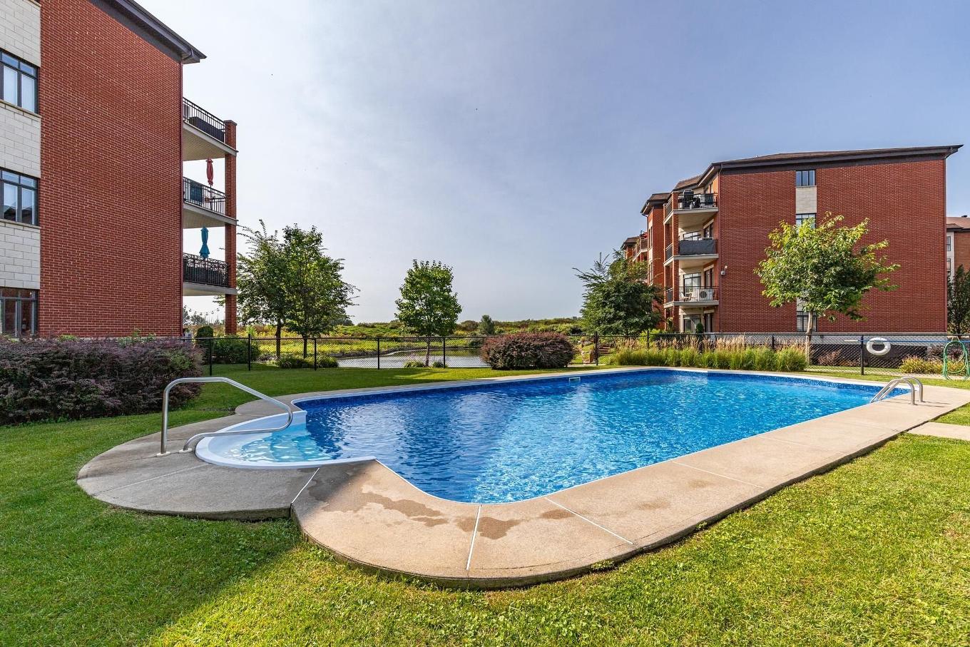 Pool - 414-200 Av. Du Golf, La Prairie, QC - Outdoor With In Ground Pool With Backyard