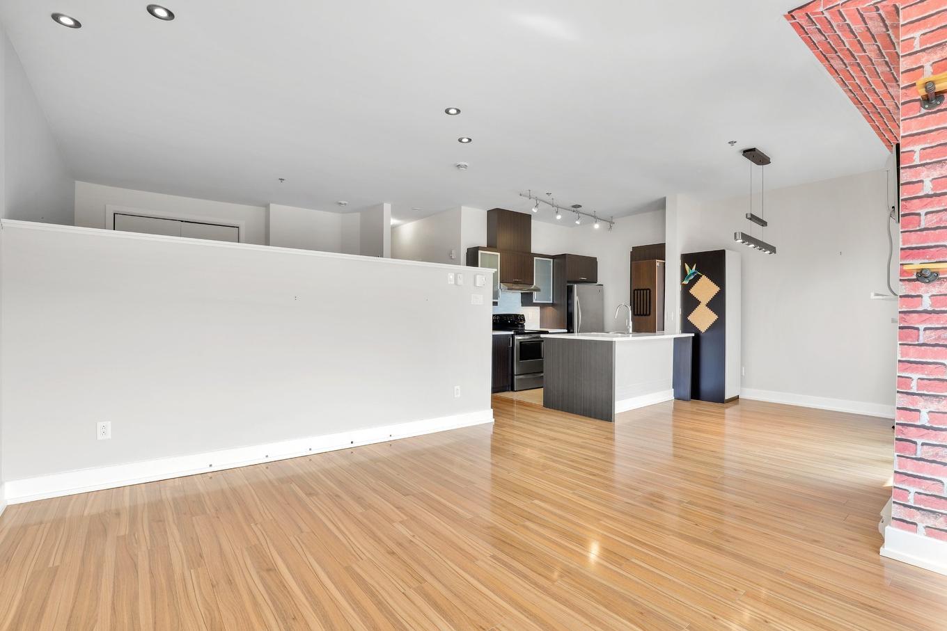 Living room - 414-200 Av. Du Golf, La Prairie, QC - Indoor Photo Showing Kitchen