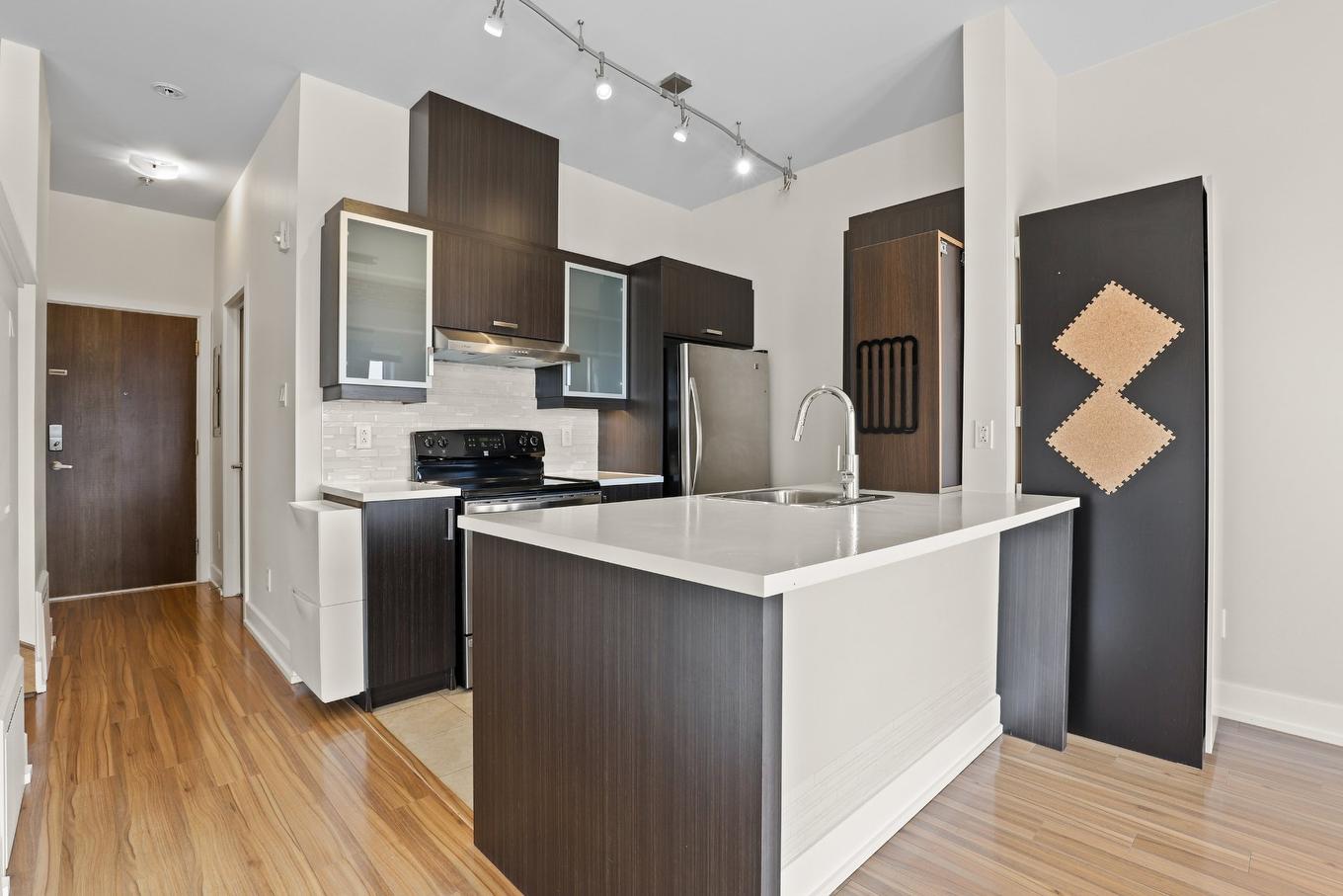 Kitchen - 414-200 Av. Du Golf, La Prairie, QC - Indoor Photo Showing Kitchen With Upgraded Kitchen
