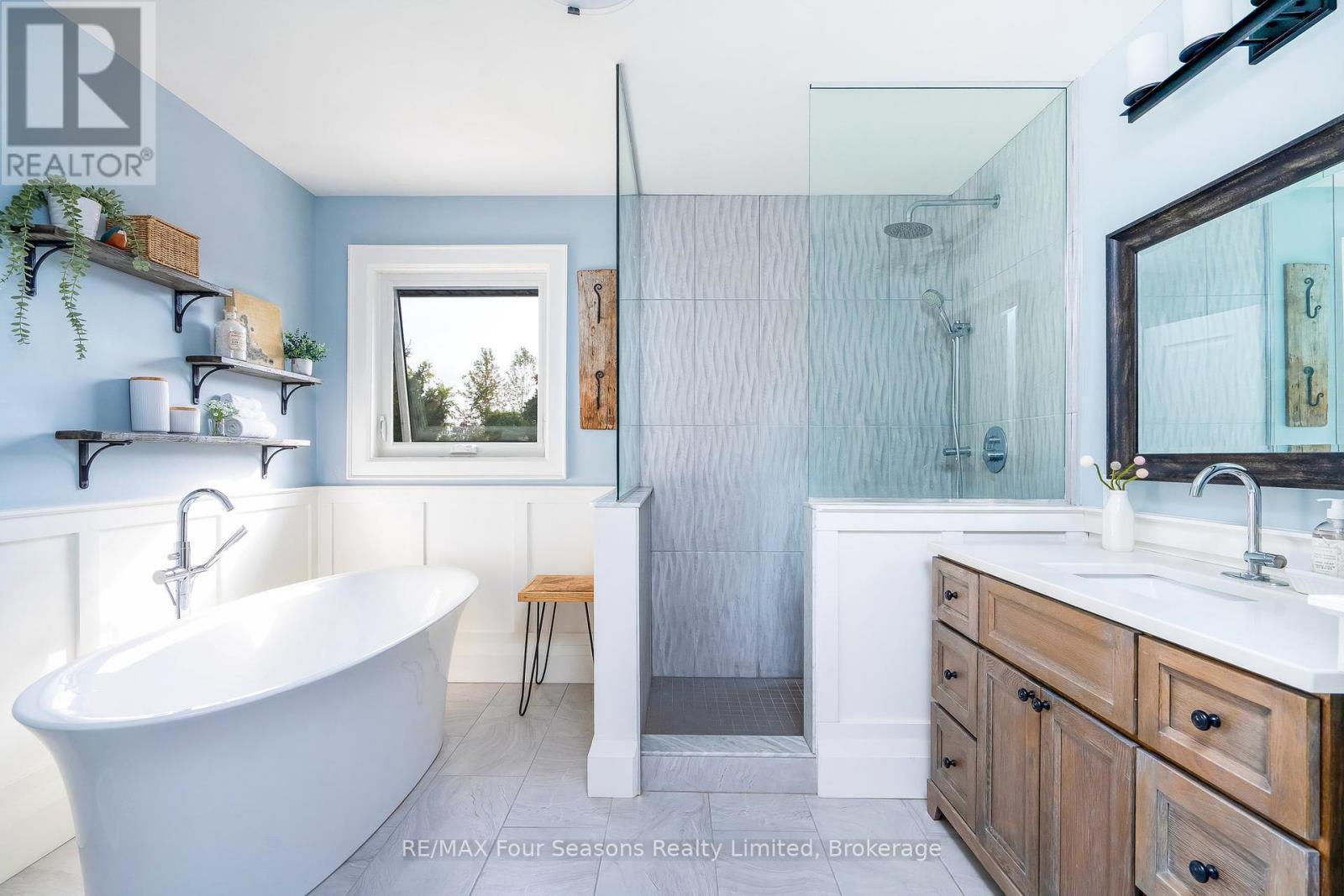 159 Indian Circle, Blue Mountains, ON - Indoor Photo Showing Bathroom