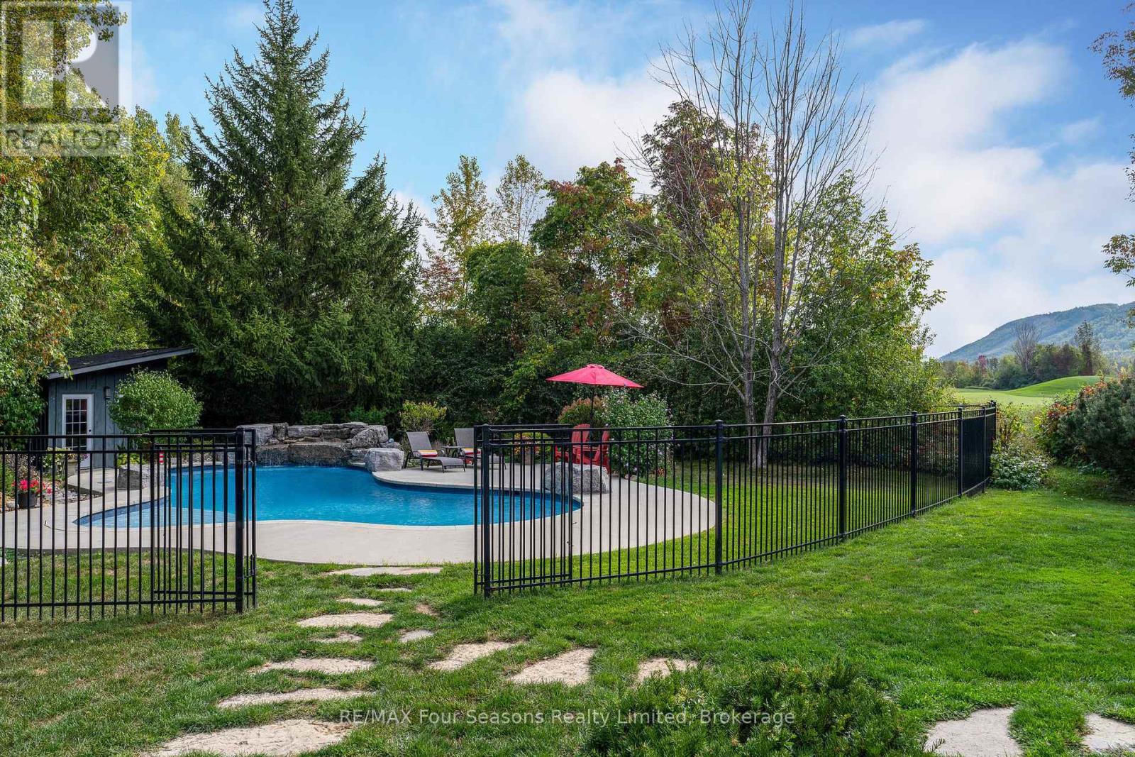 159 Indian Circle, Blue Mountains, ON - Outdoor With In Ground Pool