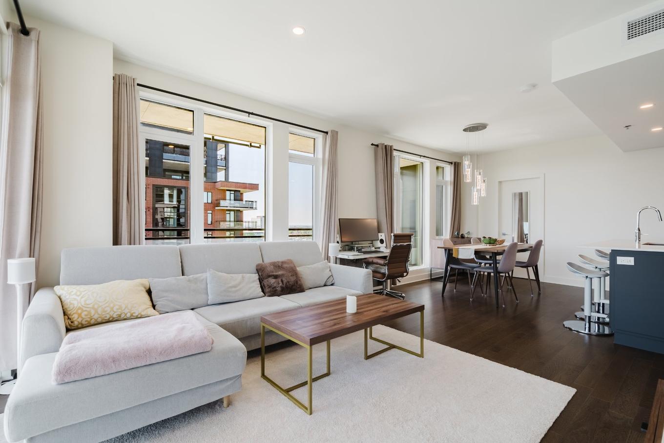 Living room - 1602-5505 Boul. Du Quartier, Brossard, QC - Indoor Photo Showing Living Room