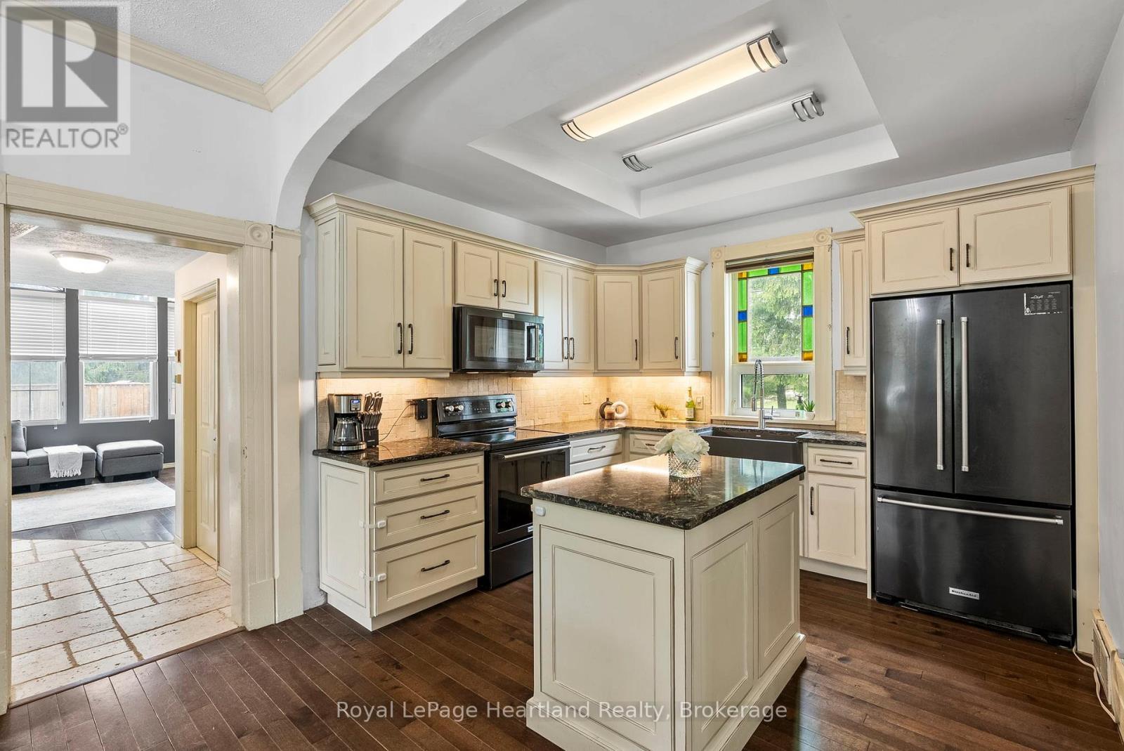 1047 Gibson Street, Howick, ON - Indoor Photo Showing Kitchen