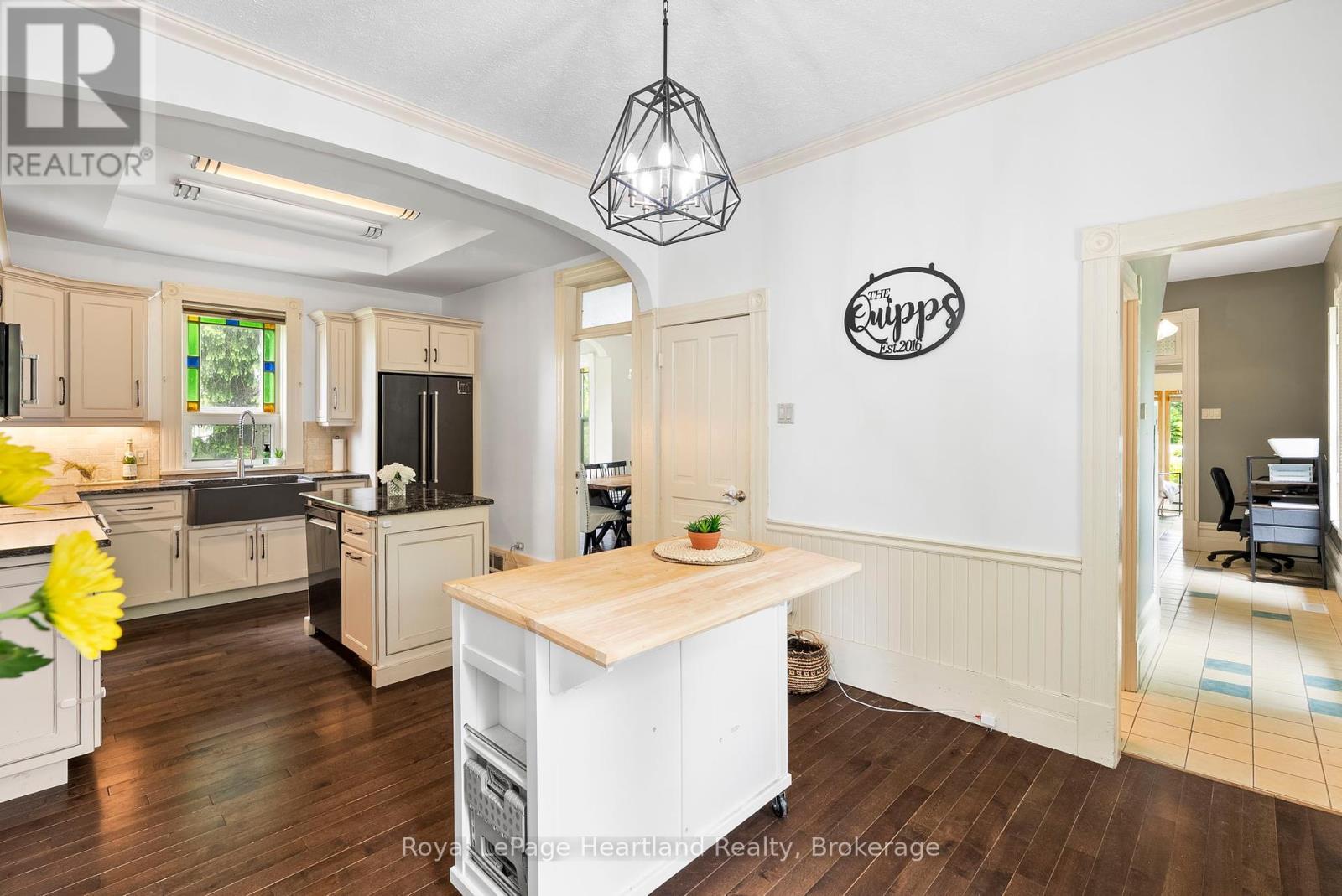 1047 Gibson Street, Howick, ON - Indoor Photo Showing Kitchen