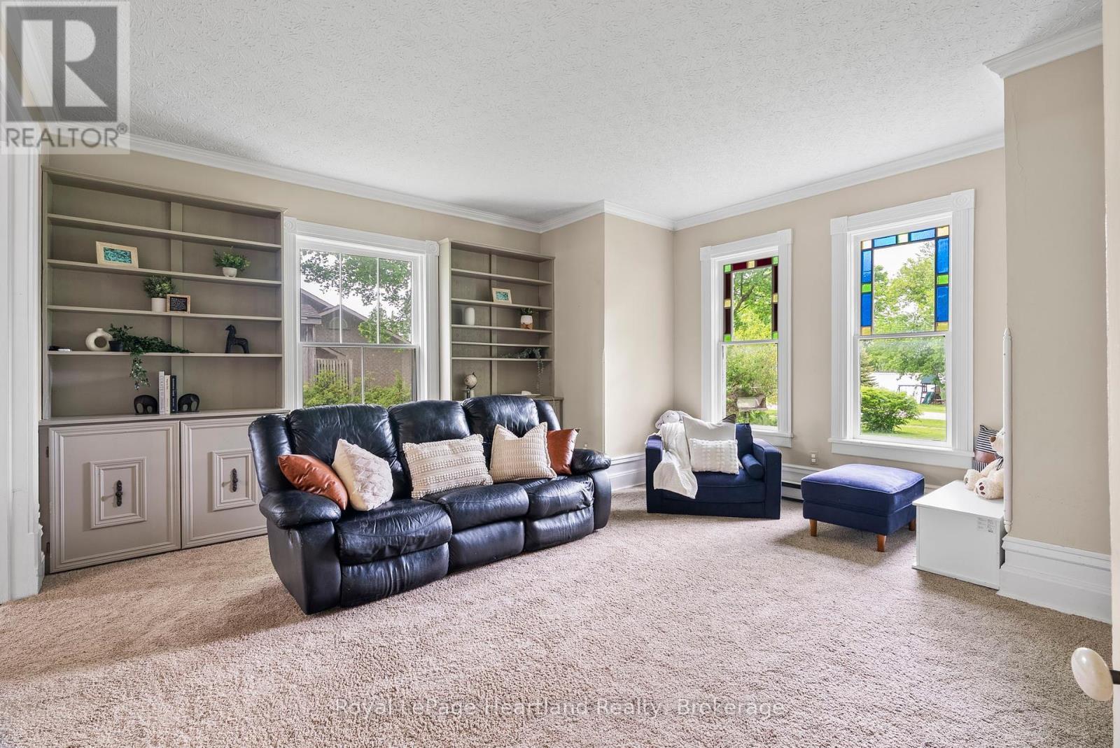 1047 Gibson Street, Howick, ON - Indoor Photo Showing Living Room