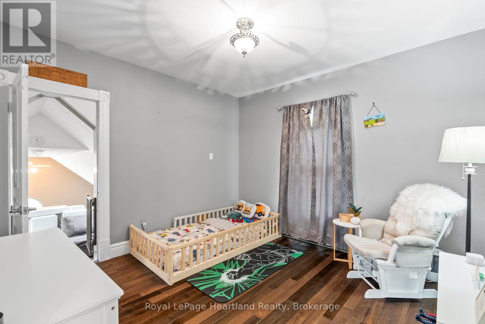 1047 Gibson Street, Howick, ON - Indoor Photo Showing Bedroom