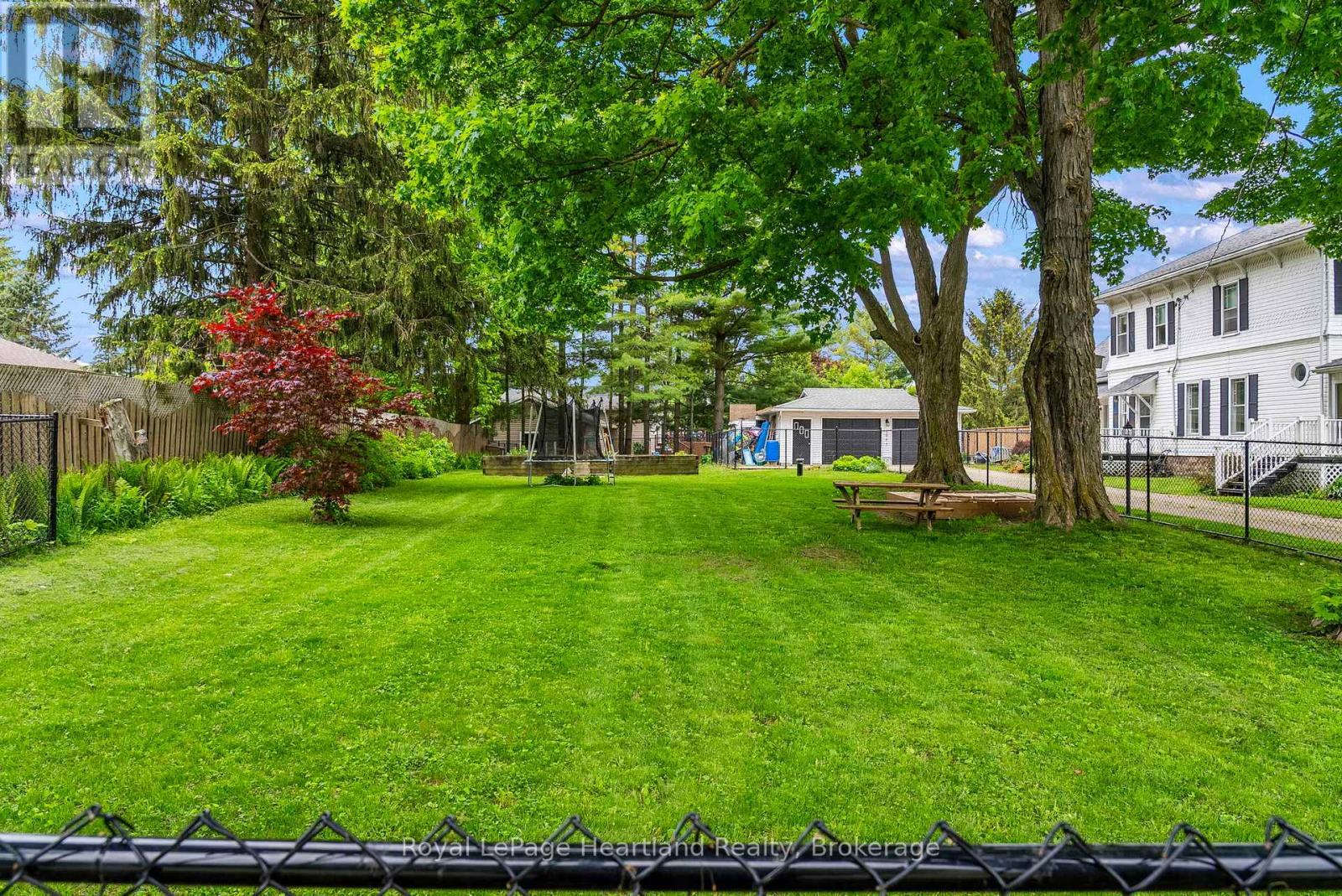 1047 Gibson Street, Howick, ON - Outdoor