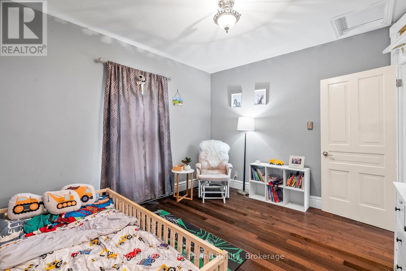 1047 Gibson Street, Howick, ON - Indoor Photo Showing Bedroom