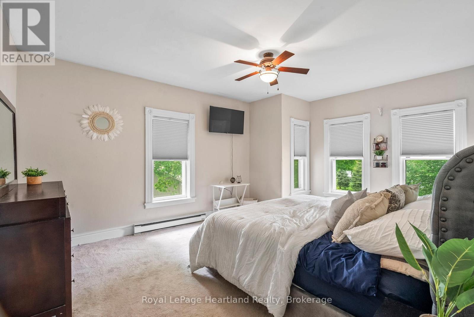 1047 Gibson Street, Howick, ON - Indoor Photo Showing Bedroom