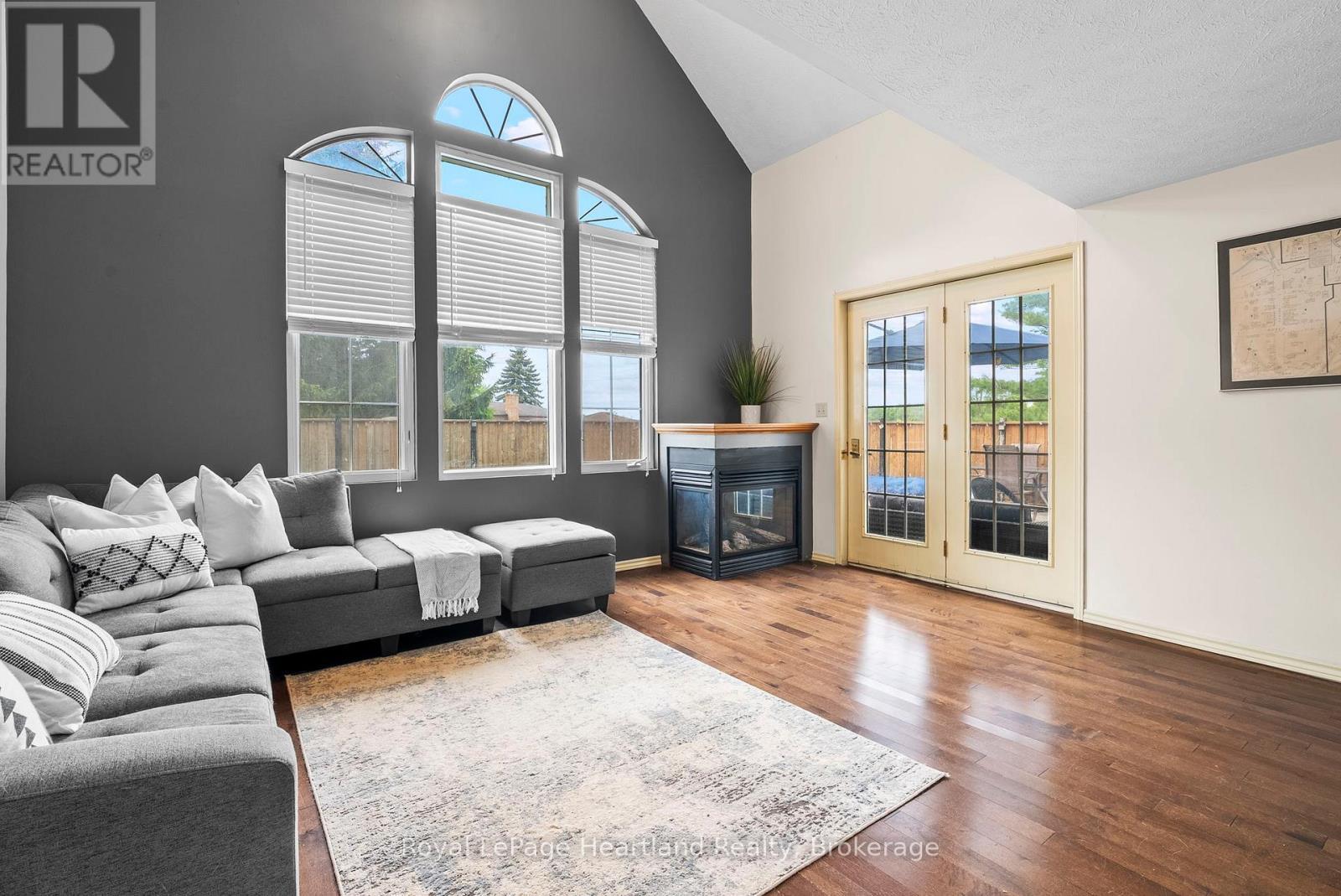 1047 Gibson Street, Howick, ON - Indoor Photo Showing Living Room With Fireplace