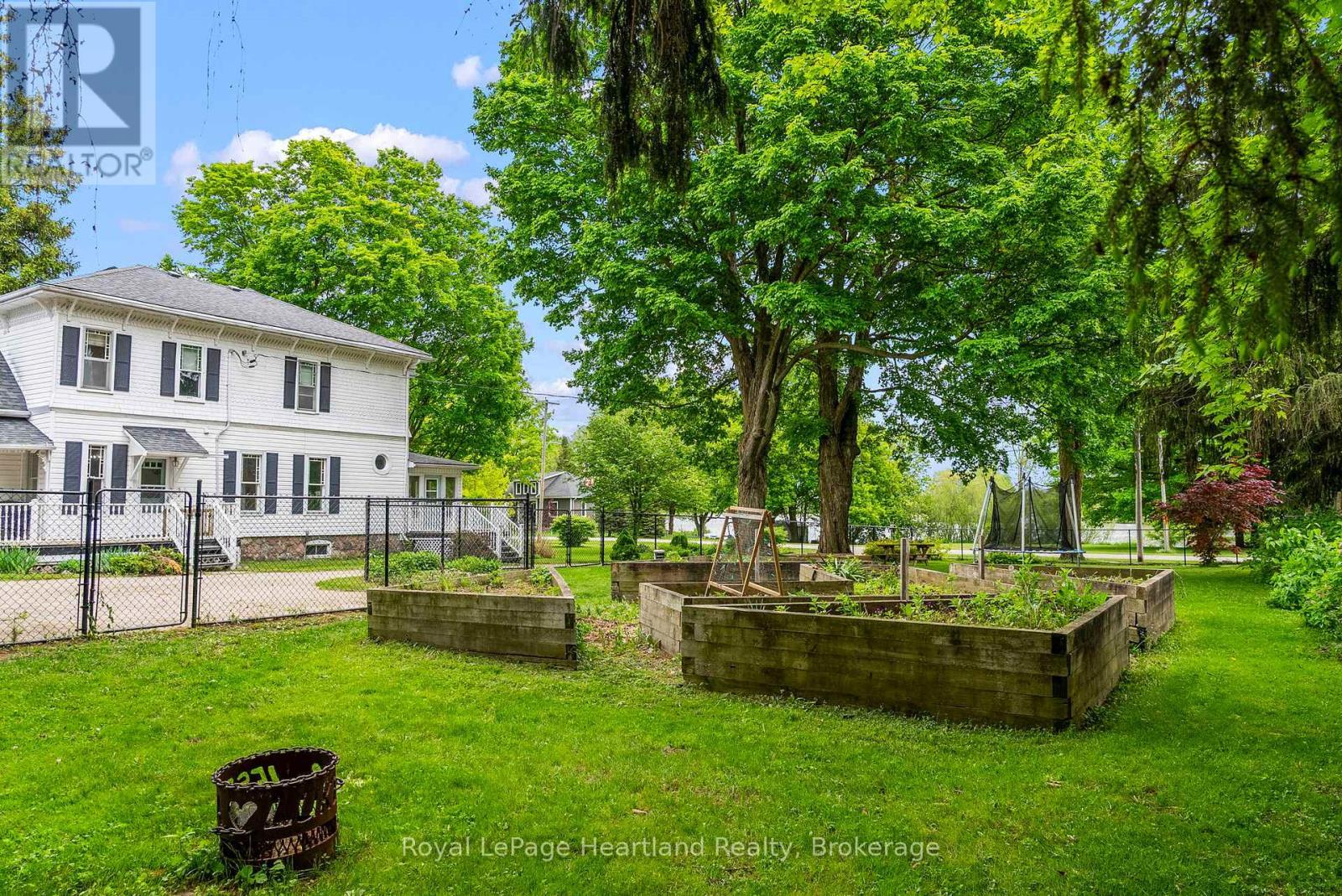 1047 Gibson Street, Howick, ON - Outdoor