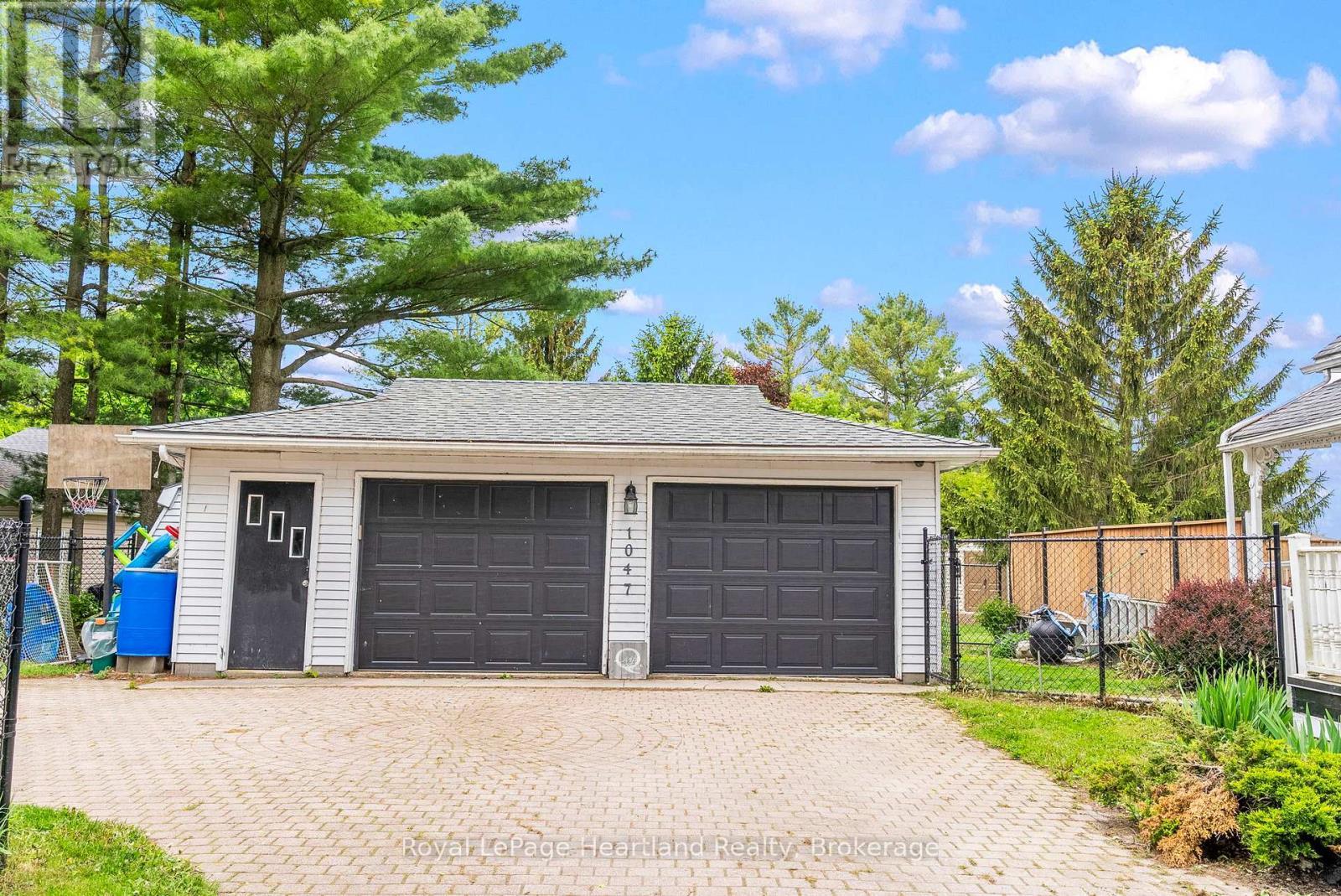 1047 Gibson Street, Howick, ON - Outdoor