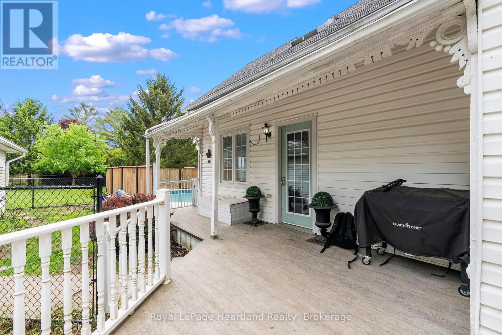 1047 Gibson Street, Howick, ON - Outdoor With Exterior