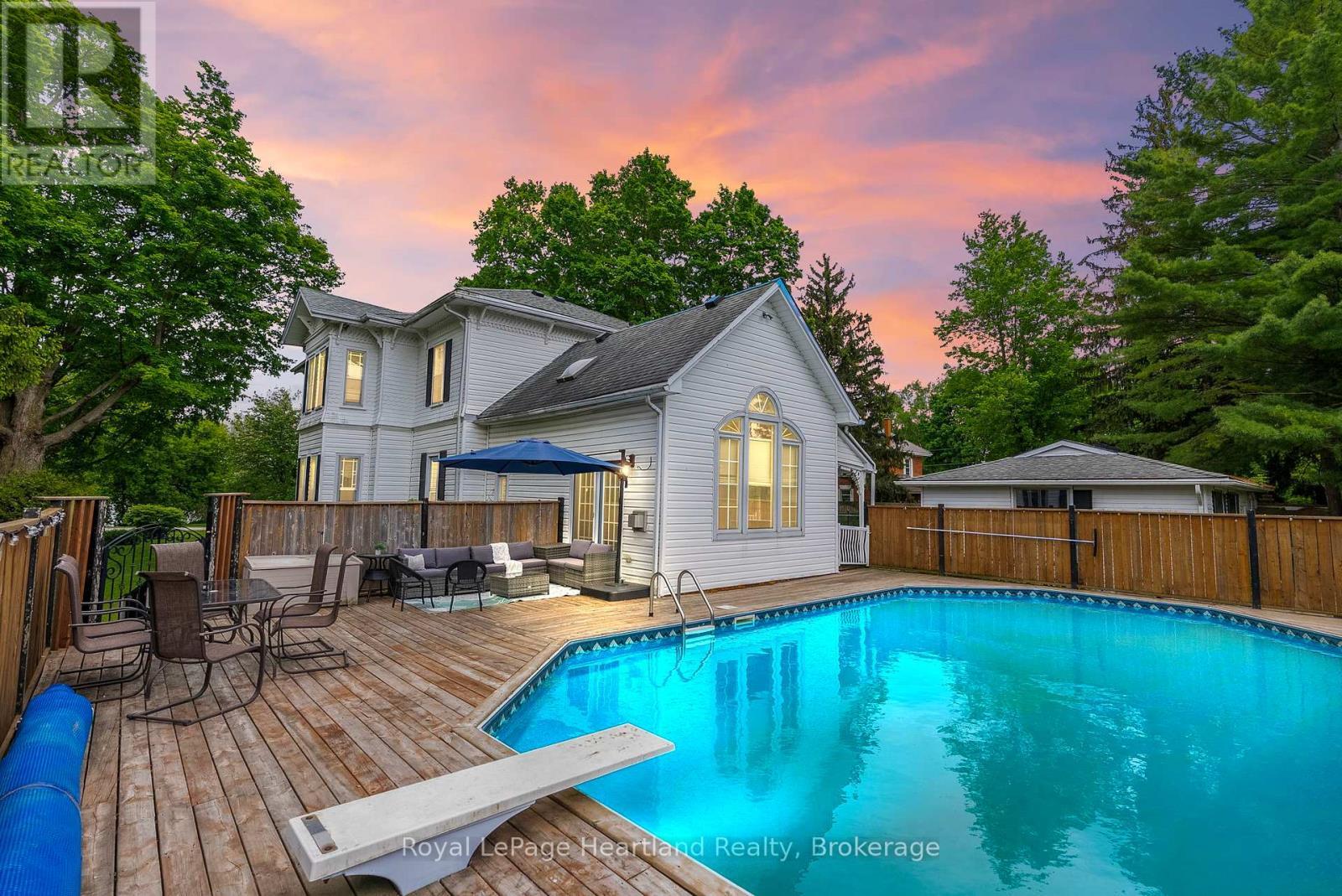 1047 Gibson Street, Howick, ON - Outdoor With In Ground Pool