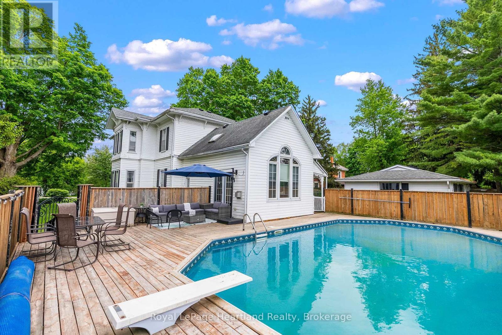 1047 Gibson Street, Howick, ON - Outdoor With Deck Patio Veranda