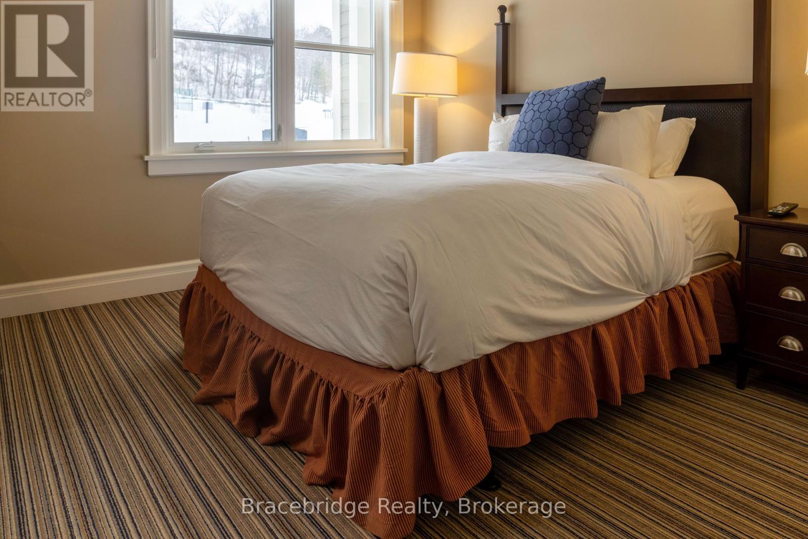 G103-D1 - 1869 Muskoka 118 Highway W, Muskoka Lakes (Monck (Muskoka Lakes)), ON - Indoor Photo Showing Bedroom