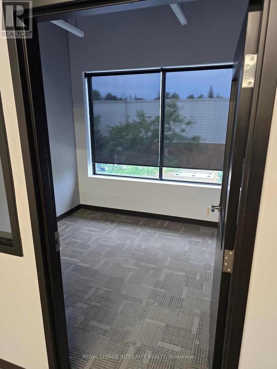 210 - 2310 St Laurent Boulevard N, Ottawa, ON