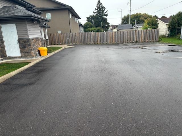 1325 James Street S, Thunder Bay, ON - Outdoor