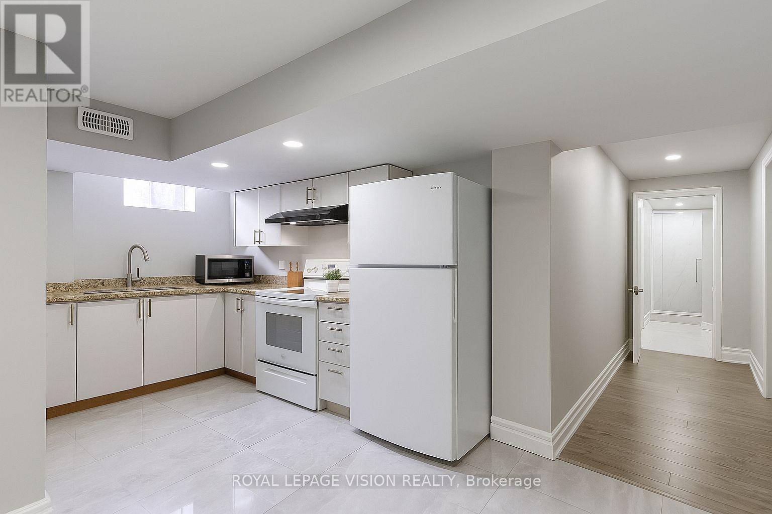 27 Westcroft Drive, Toronto, ON - Indoor Photo Showing Kitchen