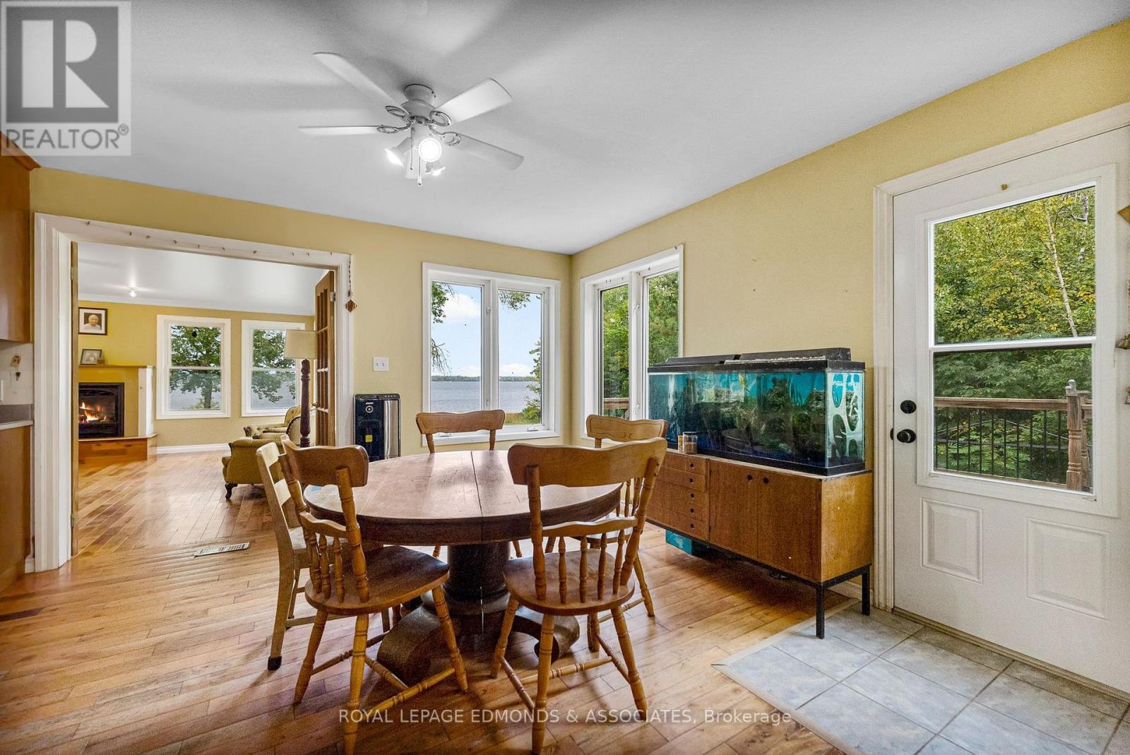 1095 Mountainview Drive, Laurentian Valley, ON - Indoor Photo Showing Dining Room With Fireplace