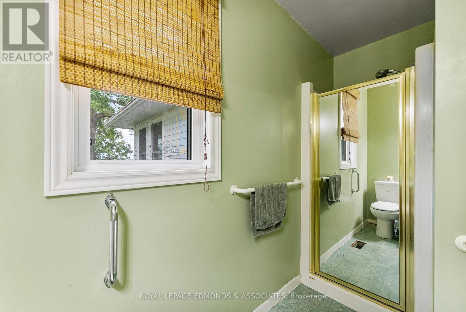 Main Floor 3 Piece Bathroom - 1095 Mountainview Drive, Laurentian Valley, ON - Indoor Photo Showing Bathroom