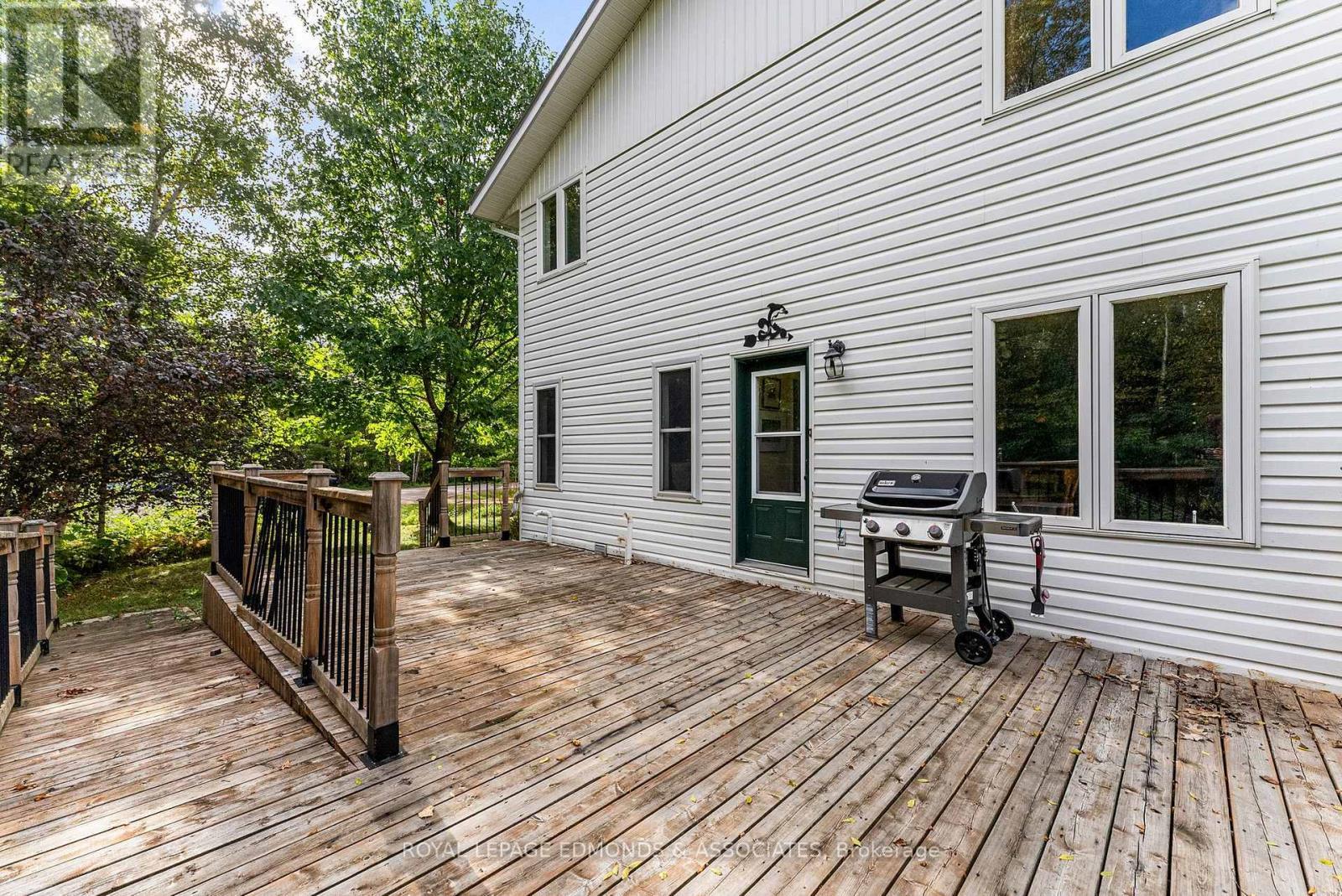1095 Mountainview Drive, Laurentian Valley, ON - Outdoor With Deck Patio Veranda With Exterior