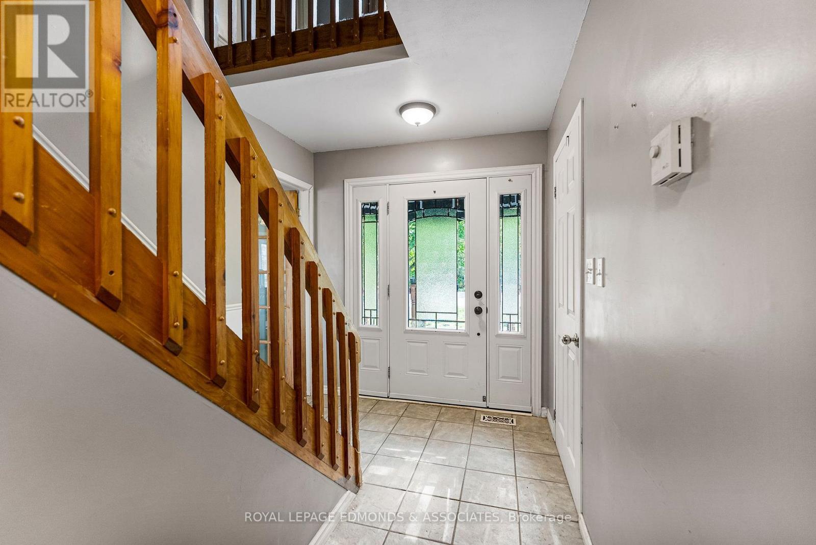 1095 Mountainview Drive, Laurentian Valley, ON - Indoor Photo Showing Other Room