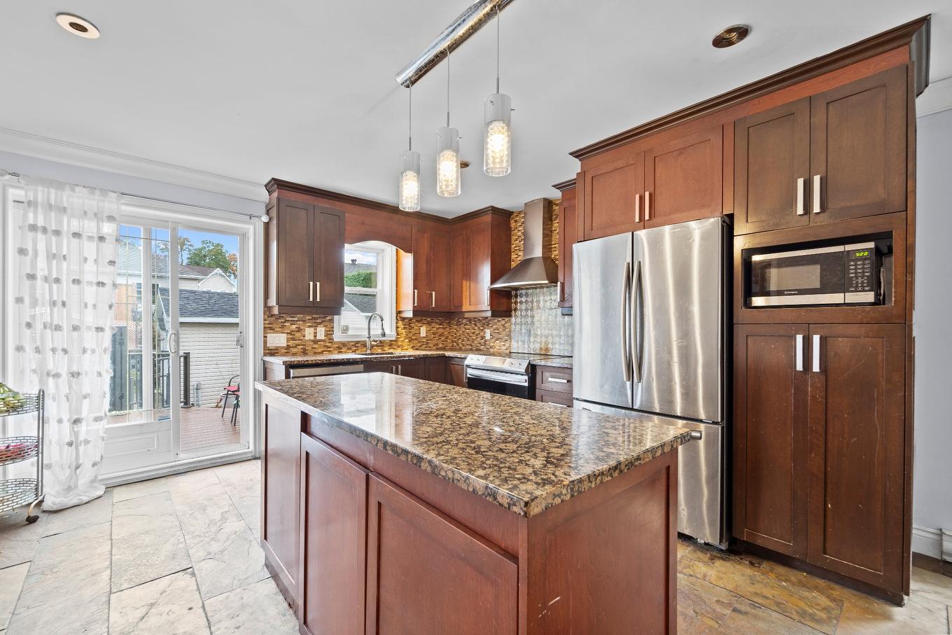 Kitchen - 9230 Rue Des Outardes, Mirabel, QC - Indoor Photo Showing Kitchen With Upgraded Kitchen