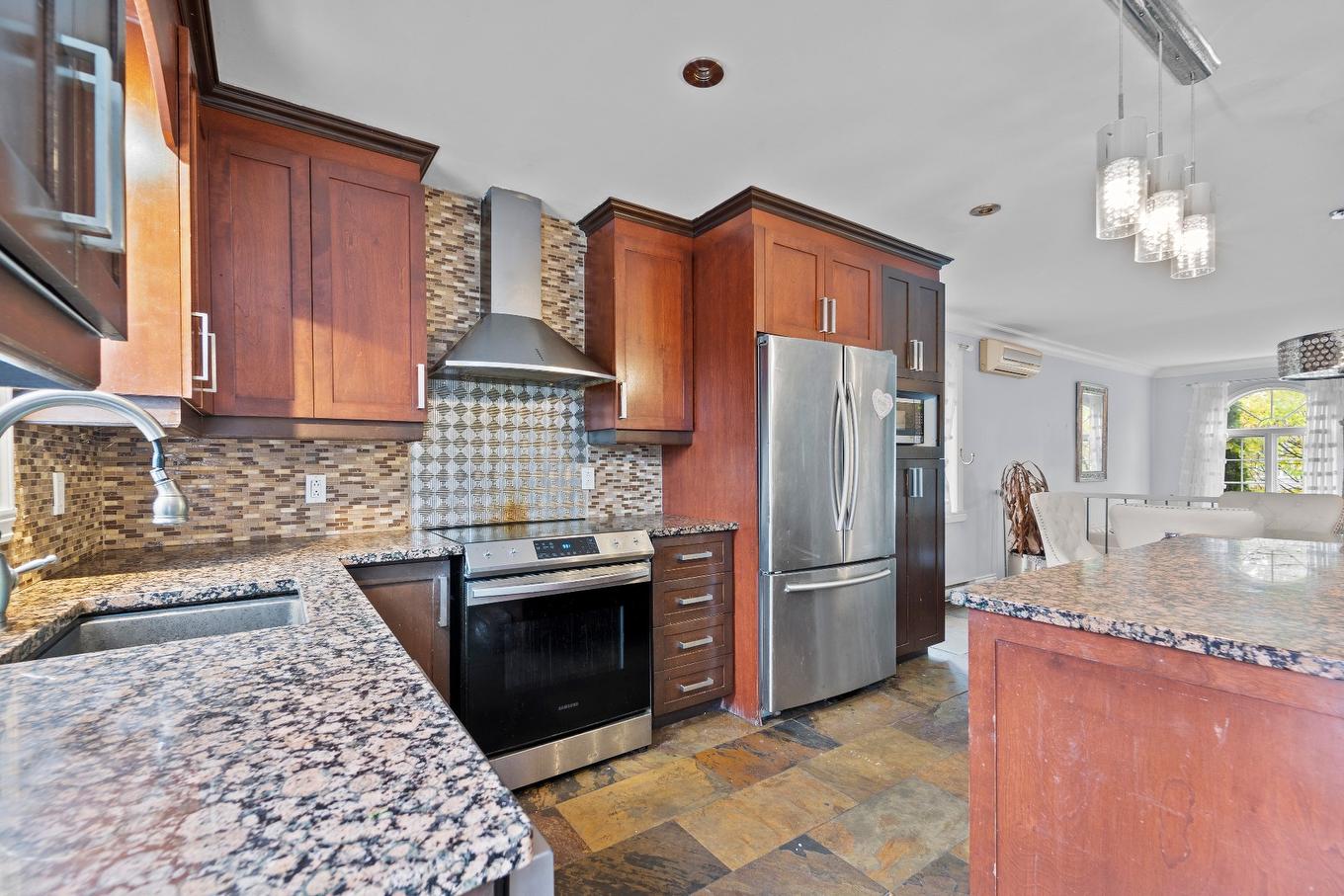 Kitchen - 9230 Rue Des Outardes, Mirabel, QC - Indoor Photo Showing Kitchen With Upgraded Kitchen