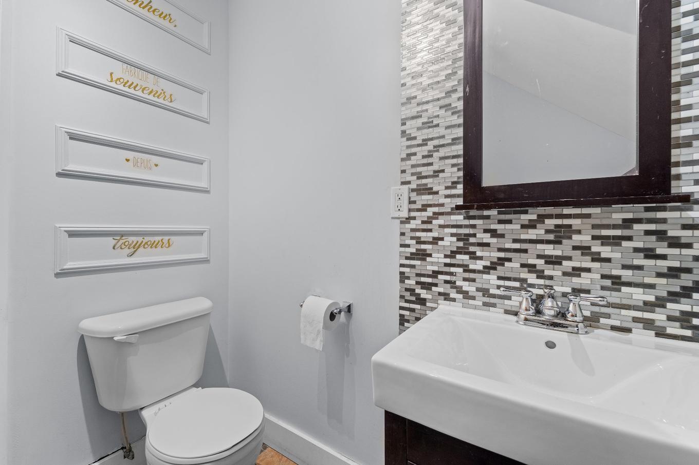 Powder room - 9230 Rue Des Outardes, Mirabel, QC - Indoor Photo Showing Bathroom