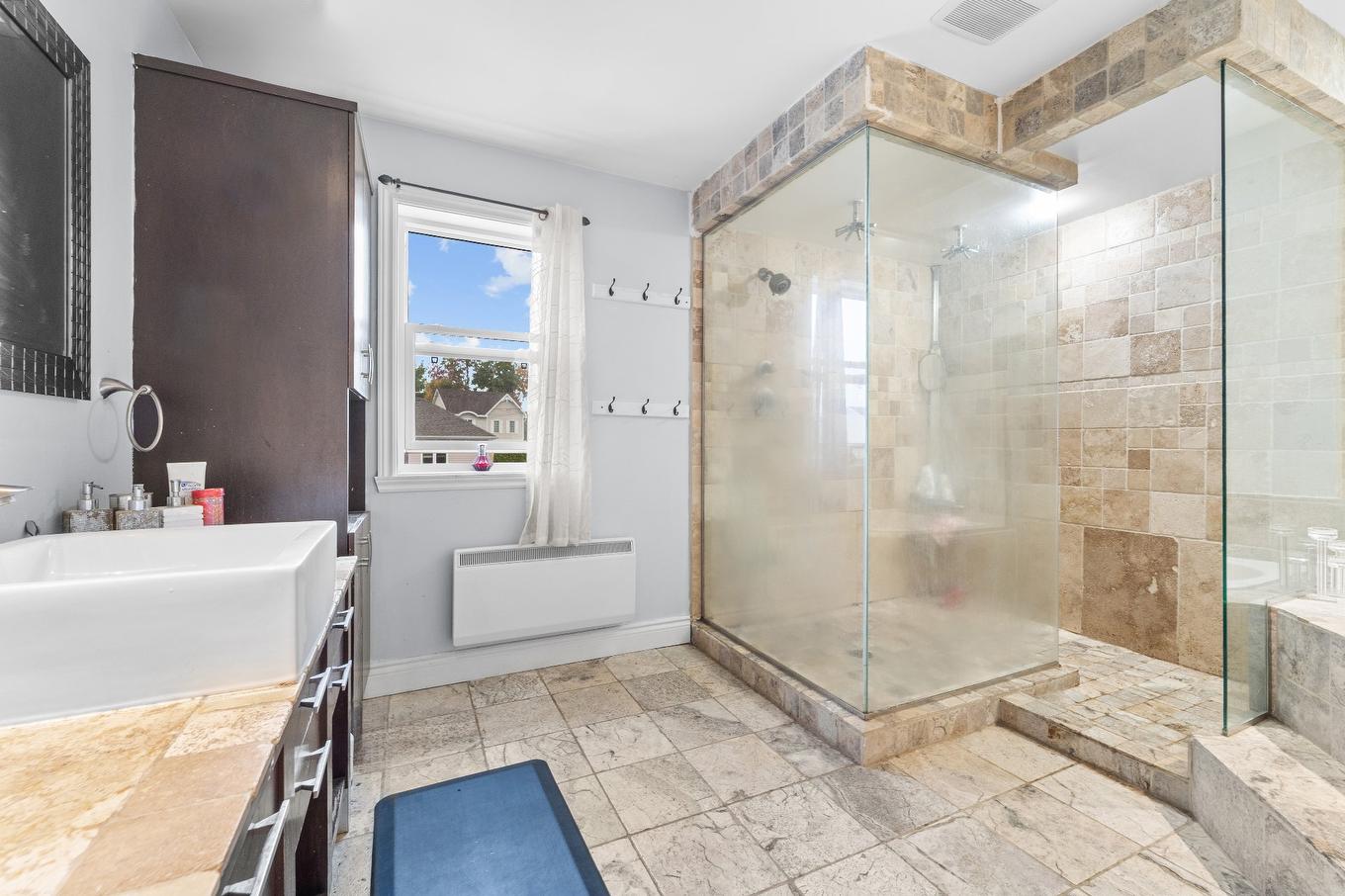 Bathroom - 9230 Rue Des Outardes, Mirabel, QC - Indoor Photo Showing Bathroom