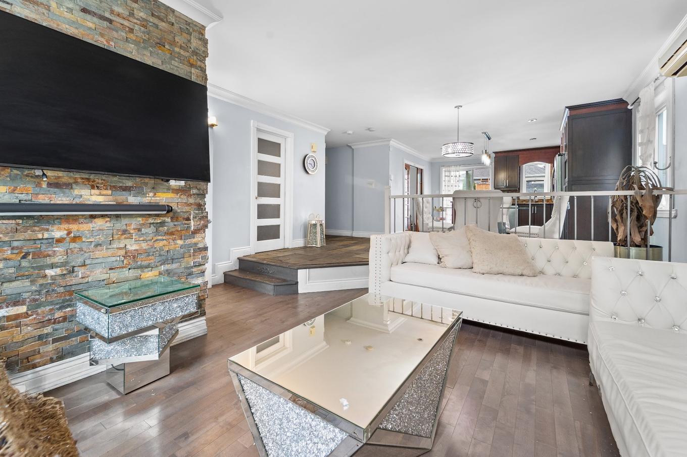 Living room - 9230 Rue Des Outardes, Mirabel, QC - Indoor Photo Showing Living Room