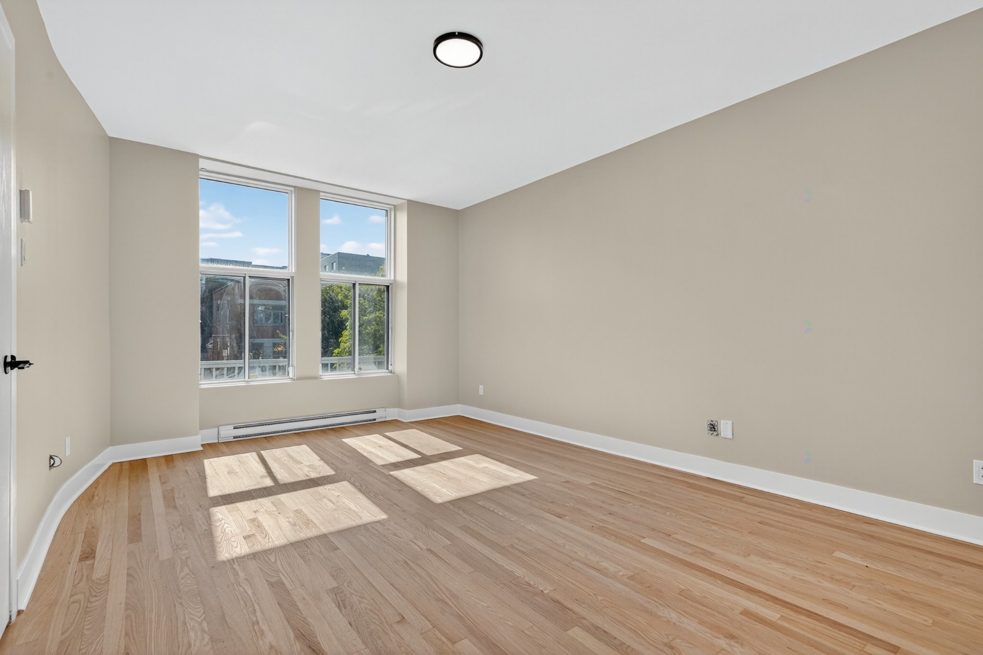 Master Bedroom - 5025 Av. Du Parc, Montréal (Le Plateau-Mont-Royal), QC - Indoor Photo Showing Other Room