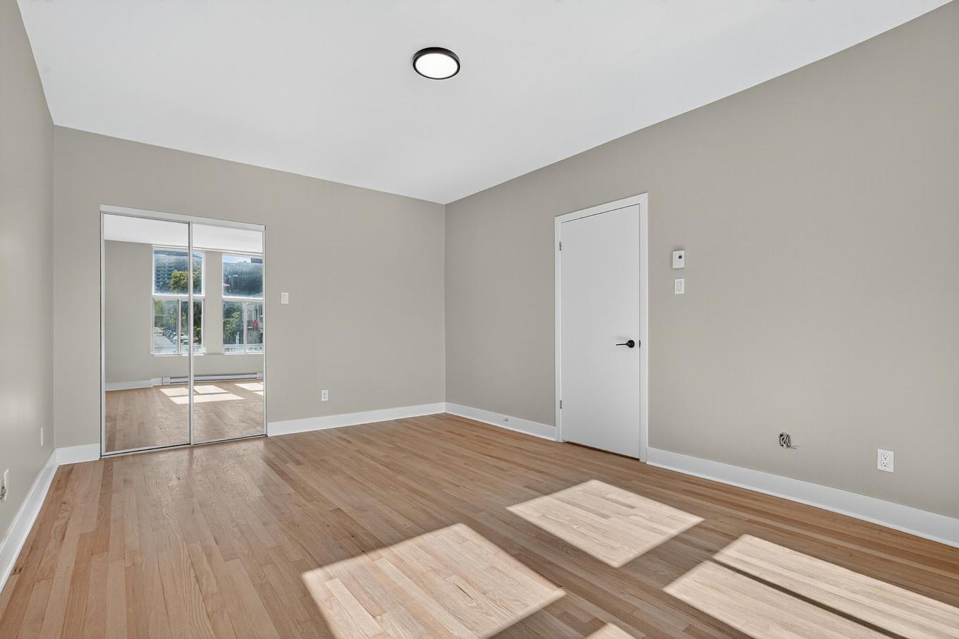 Primary bedroom - 5025 Av. Du Parc, Montréal (Le Plateau-Mont-Royal), QC - Indoor Photo Showing Other Room