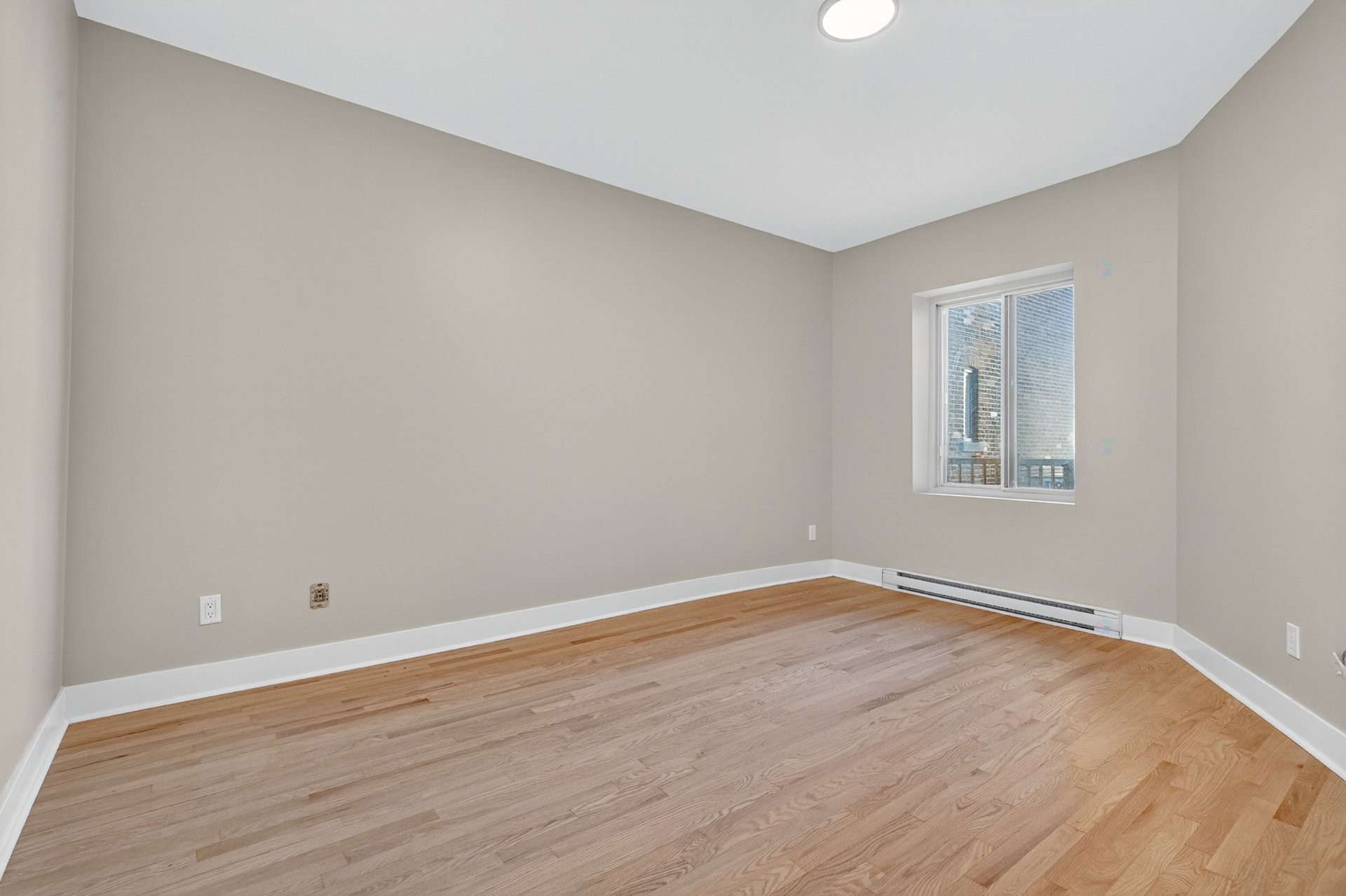 Bedroom - 5025 Av. Du Parc, Montréal (Le Plateau-Mont-Royal), QC - Indoor Photo Showing Other Room