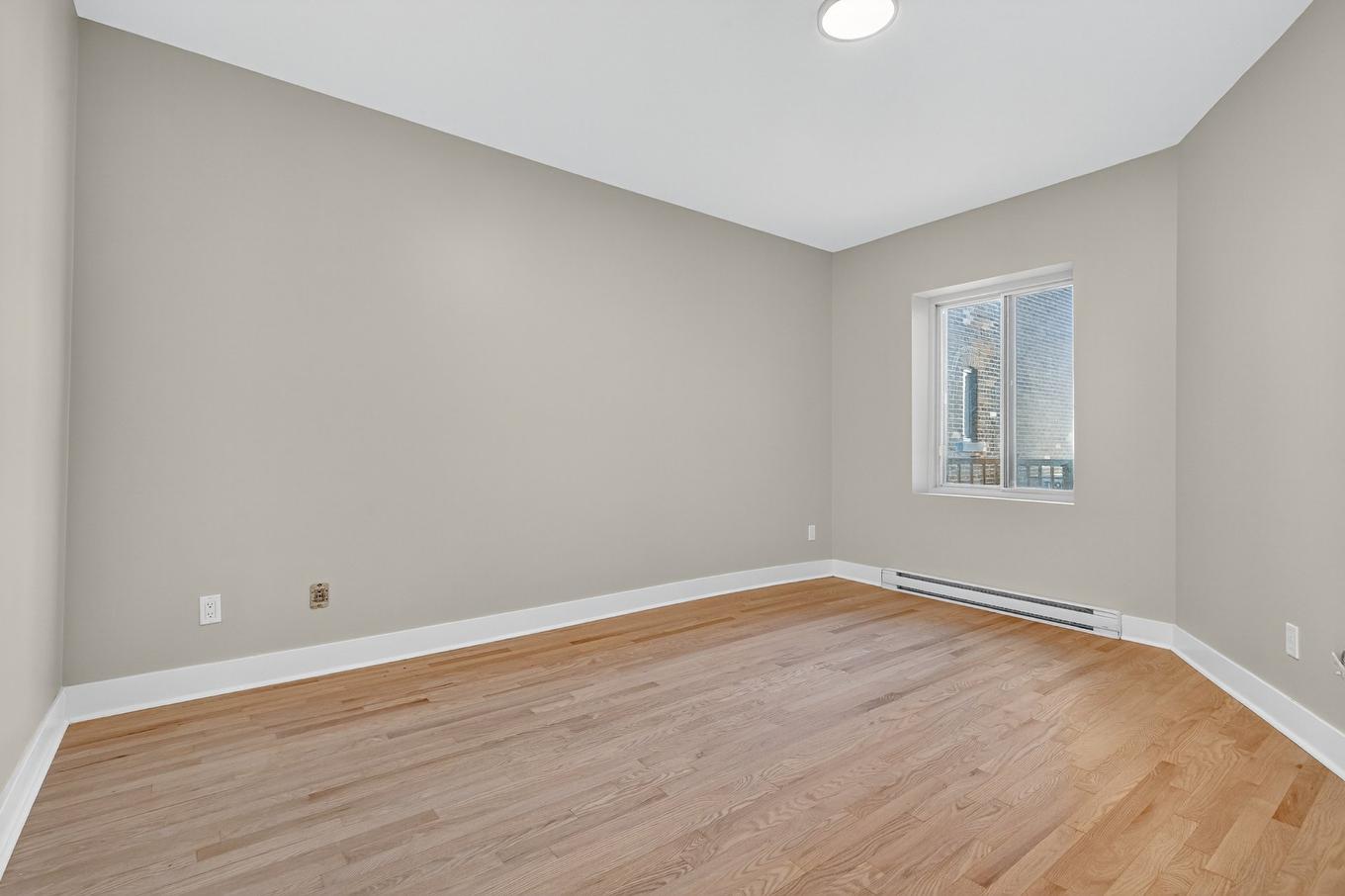 Bedroom - 5025 Av. Du Parc, Montréal (Le Plateau-Mont-Royal), QC - Indoor Photo Showing Other Room