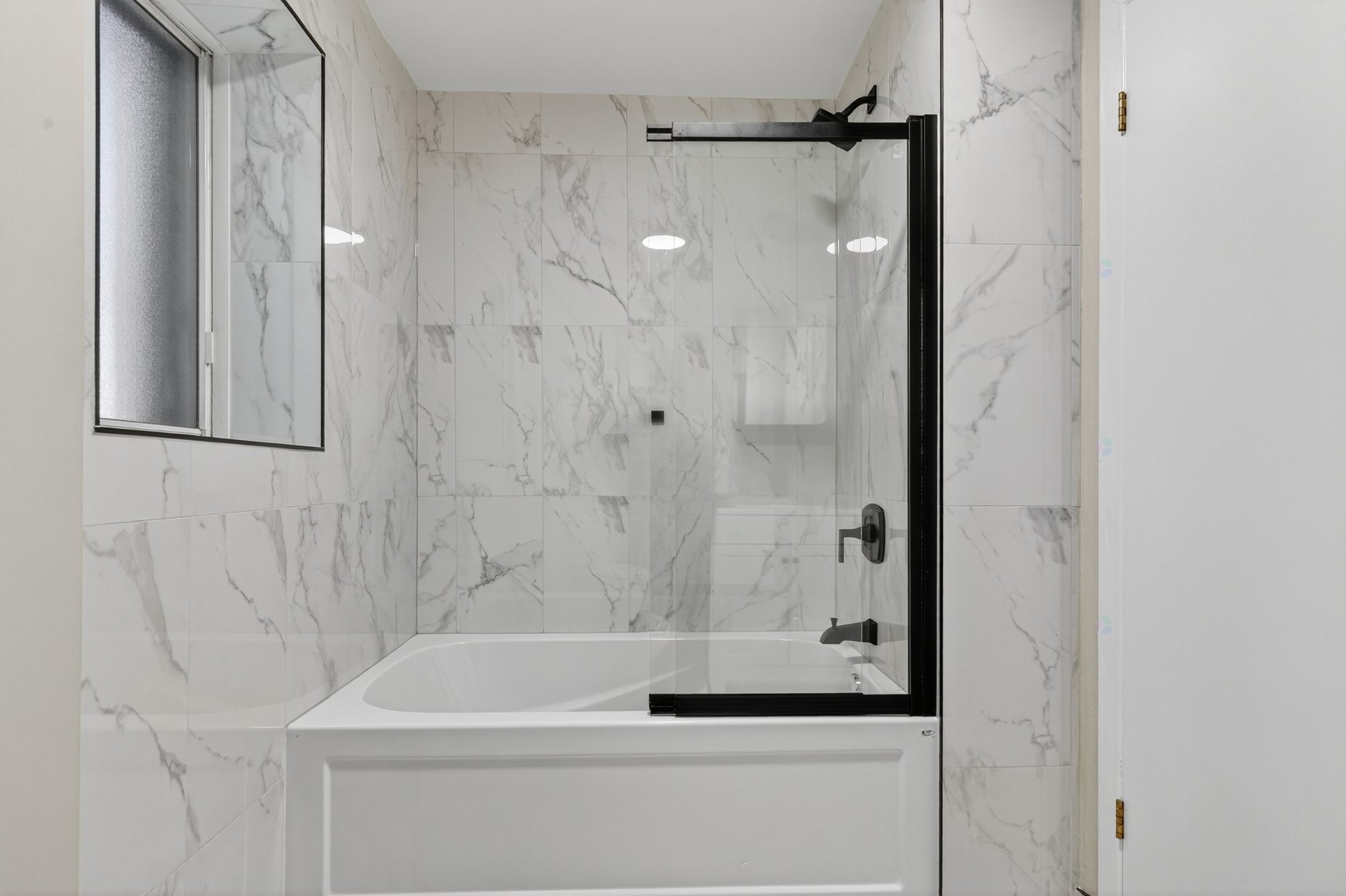 Bathroom - 5025 Av. Du Parc, Montréal (Le Plateau-Mont-Royal), QC - Indoor Photo Showing Bathroom