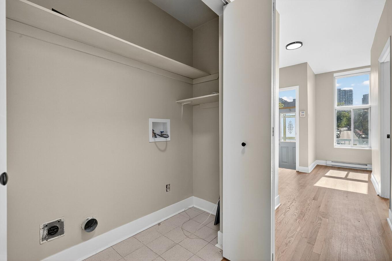 Laundry room - 5025 Av. Du Parc, Montréal (Le Plateau-Mont-Royal), QC - Indoor Photo Showing Other Room