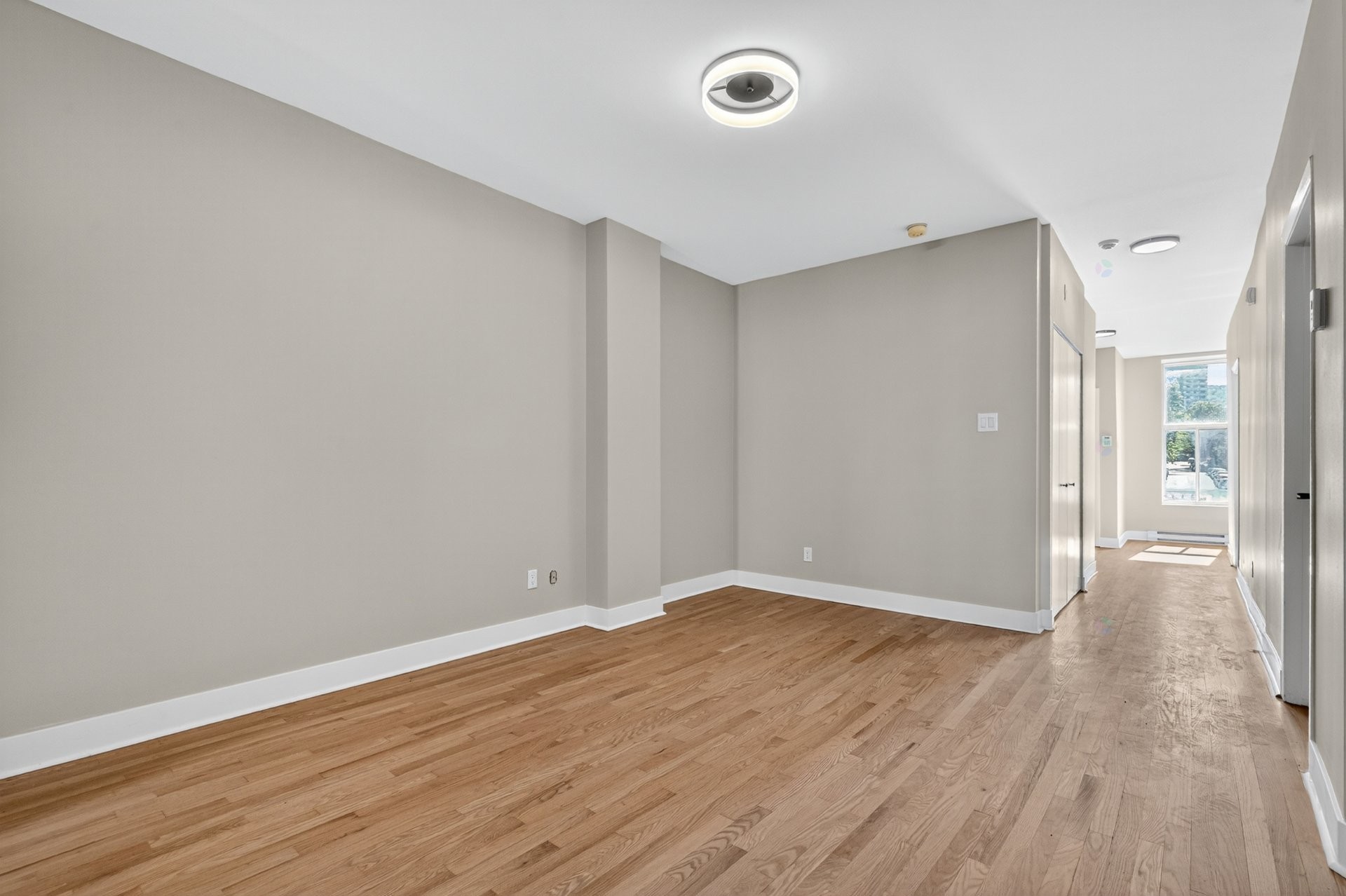 Living Room - 5025 Av. Du Parc, Montréal (Le Plateau-Mont-Royal), QC - Indoor Photo Showing Other Room